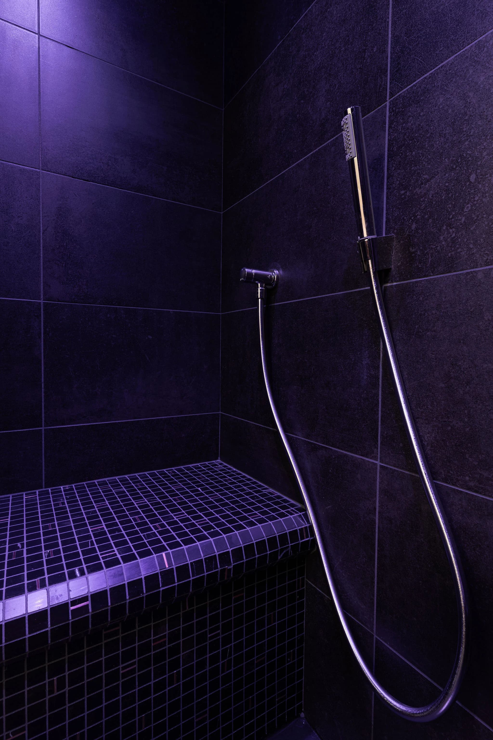 Photo Le Love Castel – Suite romantique avec spa, hammam, sauna et pièce secrète n°7