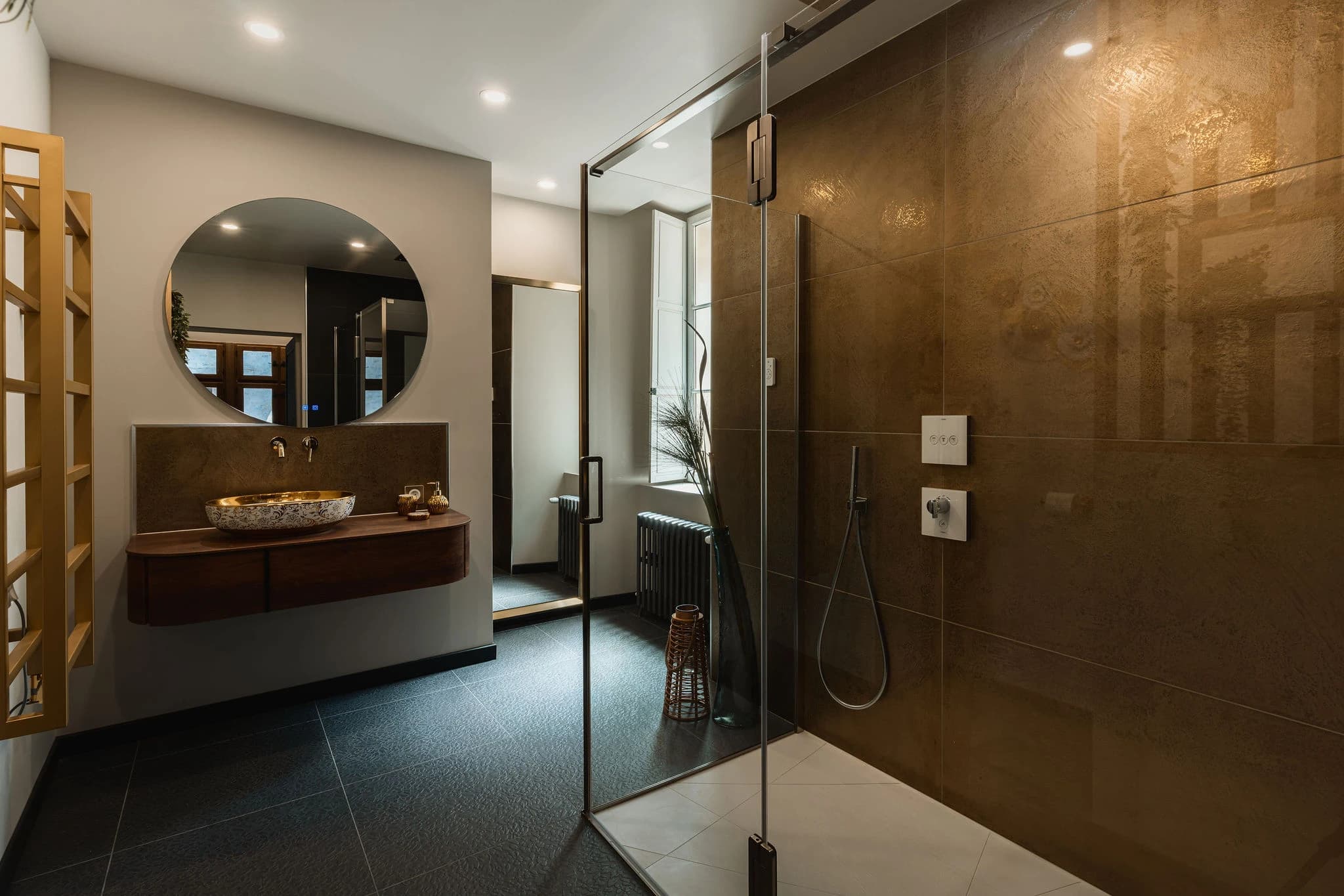 Photo Le Love Castel – Suite romantique avec spa, hammam, sauna et pièce secrète n°12