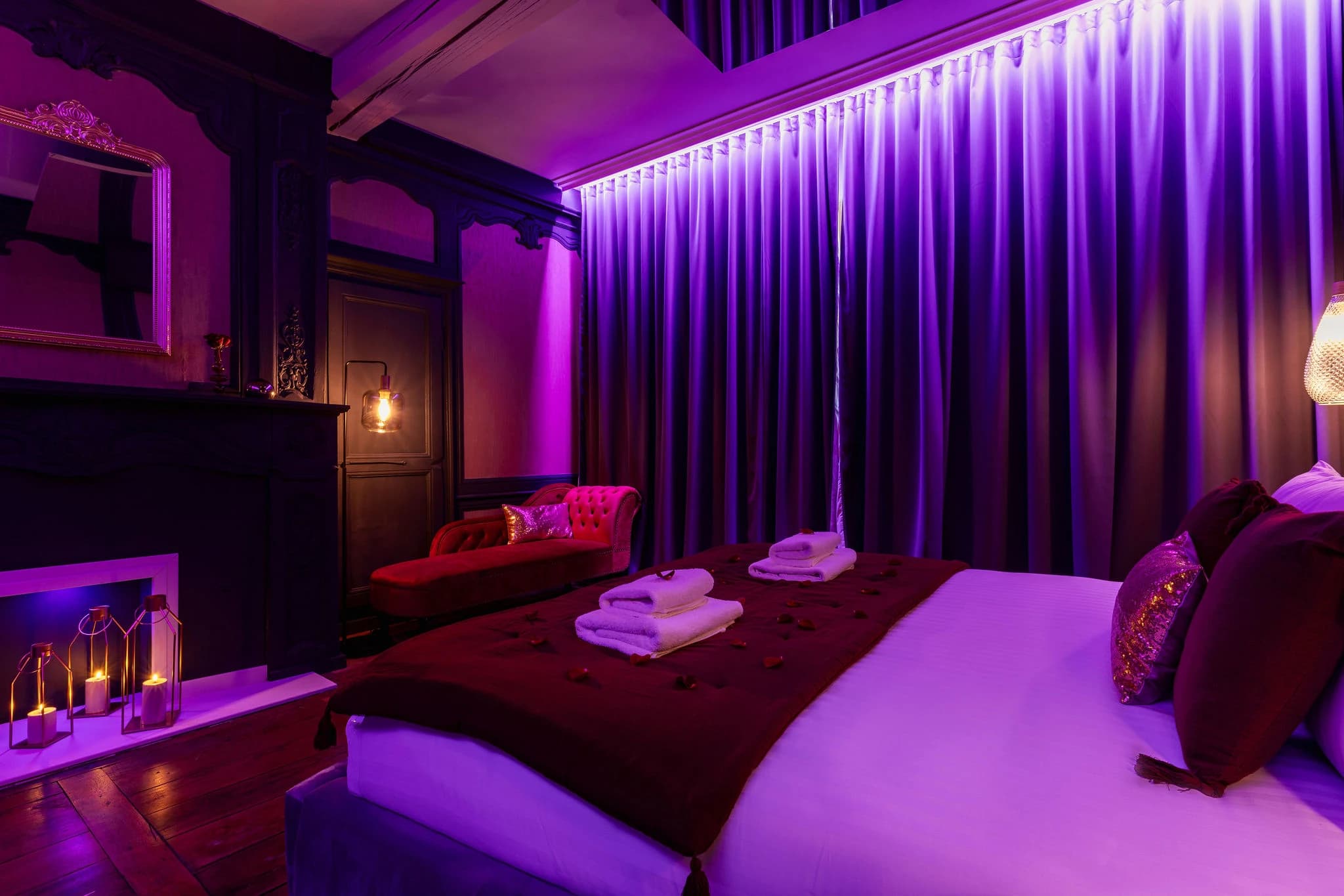 Photo Le Love Castel – Suite romantique avec spa, hammam, sauna et pièce secrète n°1