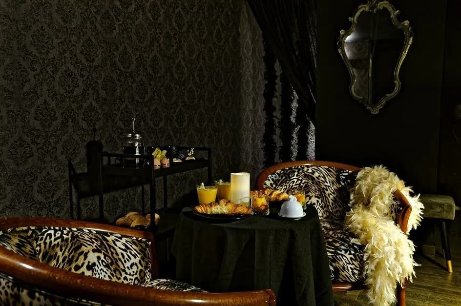 Photo Les folies d’Hélène - Suite Masquée n°3