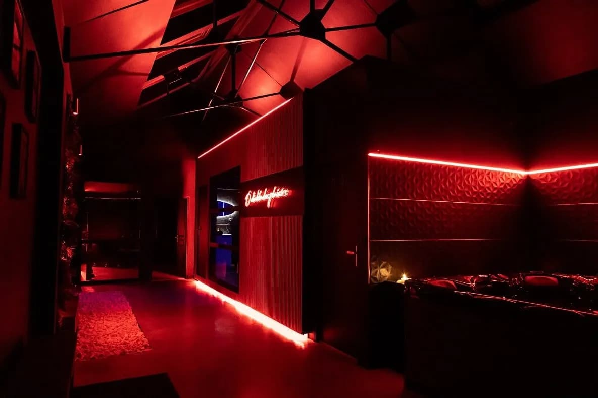 Photo Ô Diable Des Plaisirs - La Dominatrice n°0