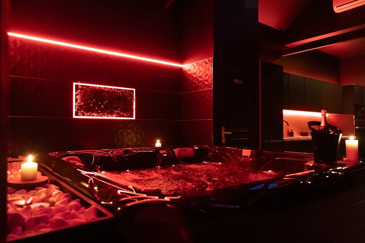 Photo Ô Diable Des Plaisirs - La Dominatrice n°5