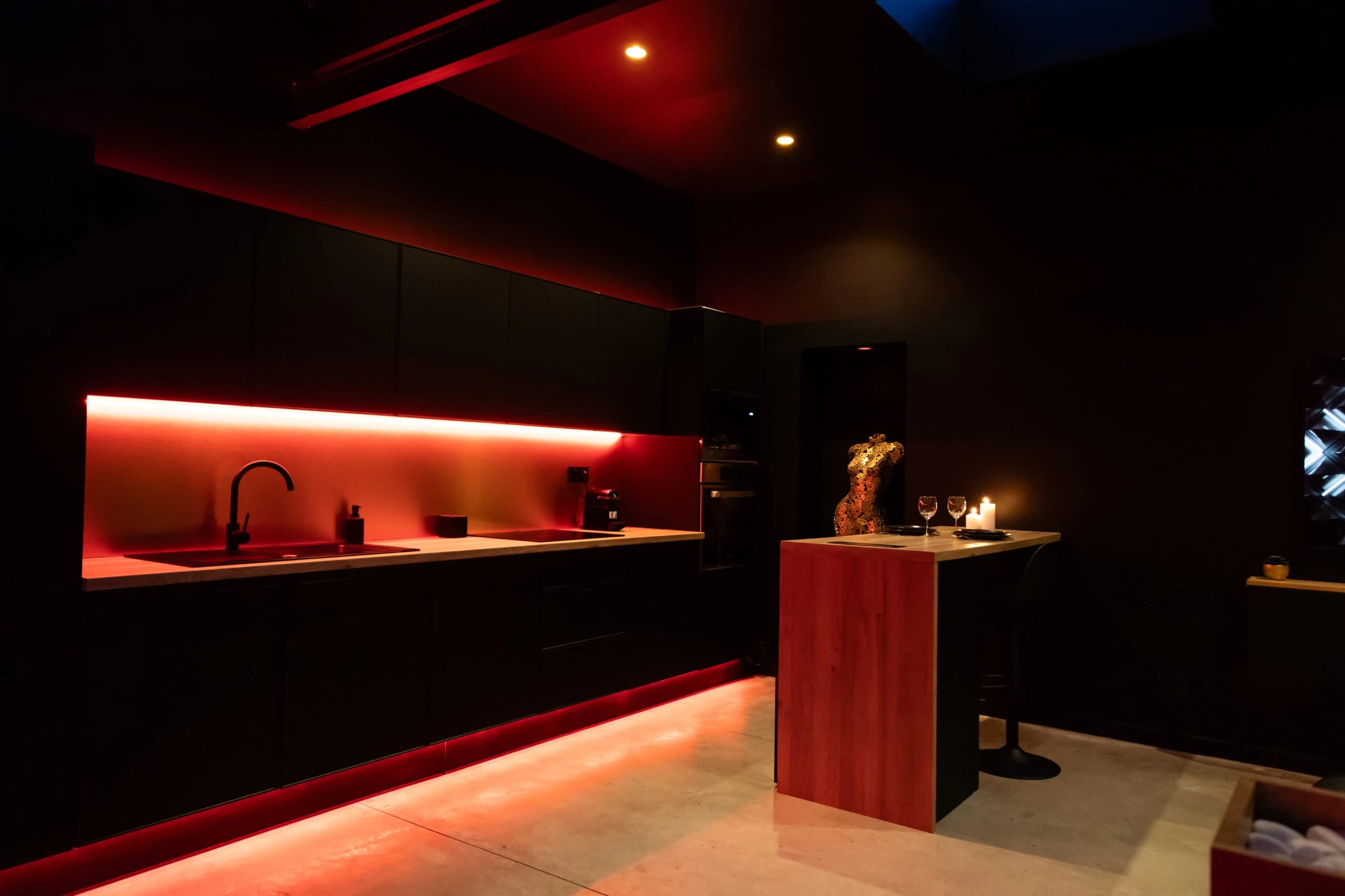 Photo Ô Diable Des Plaisirs - La Dominatrice n°7