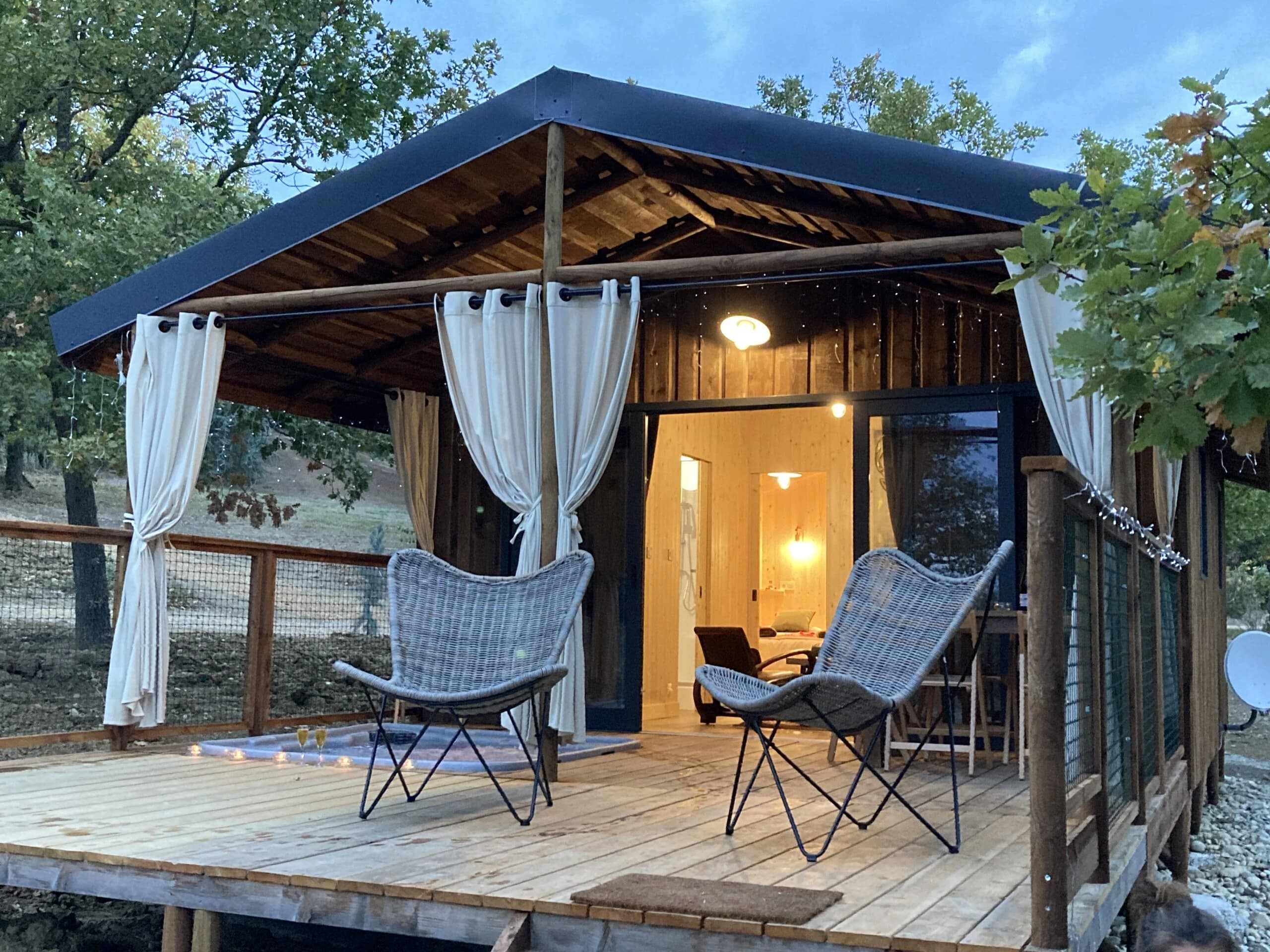 Photo La cabane dans les bois Dame du Château n°1