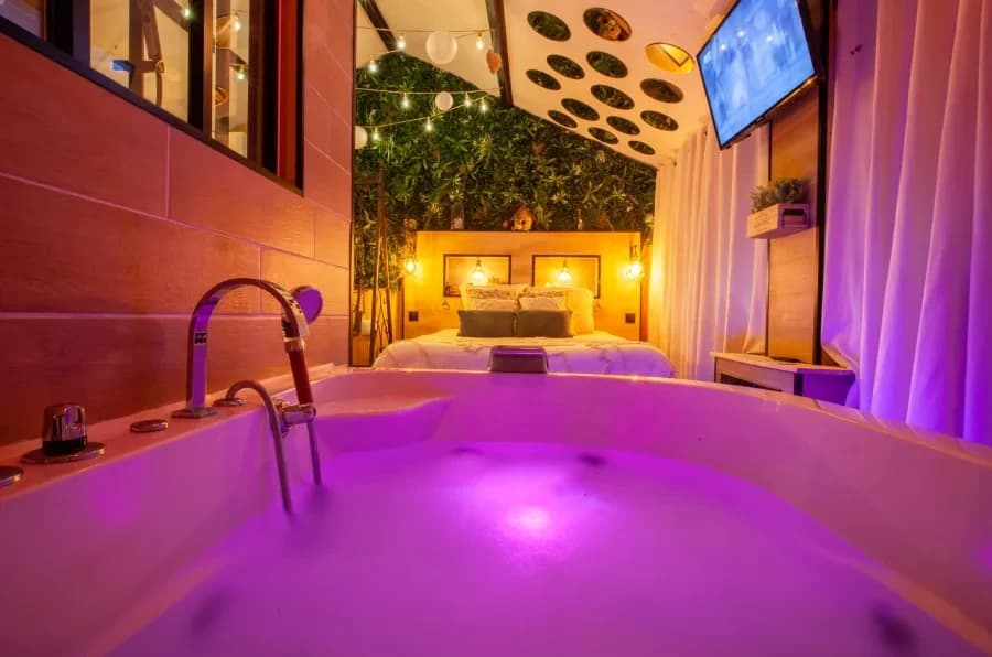 Photo Les petits plaisirs - Love room Romantique n°0